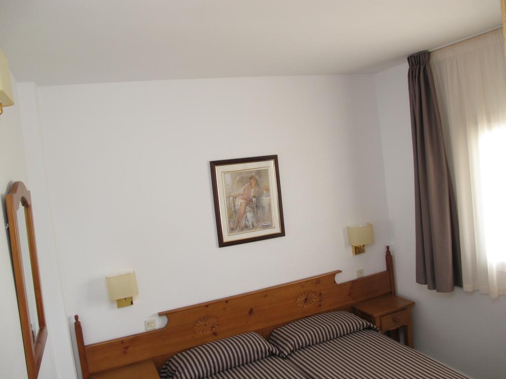 Apartamentos Santi Lloret de Mar Ruang foto